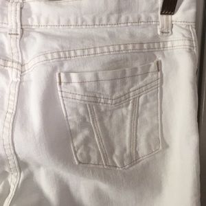 Eddie Bauer Jeans - Pair of Eddie Bauer white denim/Jean capris Eddie Bauer Jeans - Pair of Eddie Bauer white denim/Jean capris